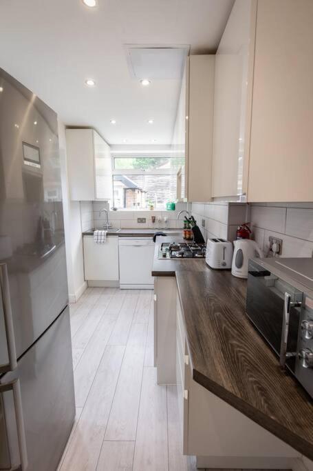 Windsor House 3 Bedrooms Sleeps 8 マンチェスター エクステリア 写真
