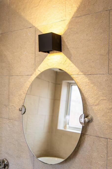 Windsor House 3 Bedrooms Sleeps 8 マンチェスター エクステリア 写真