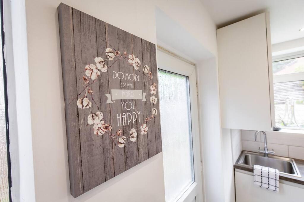 Windsor House 3 Bedrooms Sleeps 8 マンチェスター エクステリア 写真